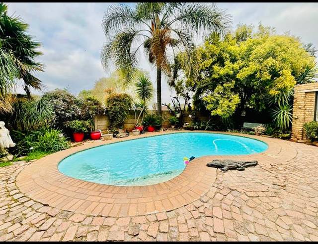 2 BEDROOM HOUSE FOR SALE IN VANDERBIJLPARK CE 1